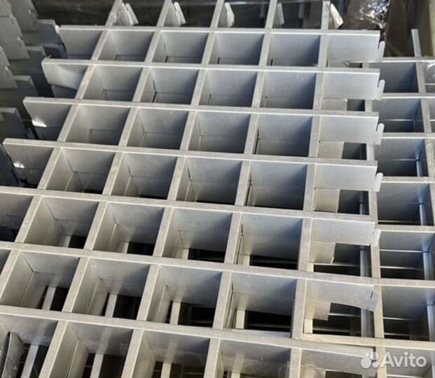 Потолок грильято мало бу