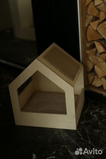 Домик с когтеточкой для кошки новая