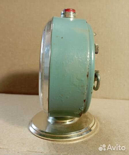 Часы-будильник 