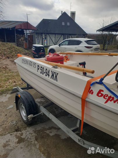 Лодка с мотором и прицепом