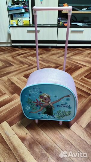 Детский чемодан на колесиках