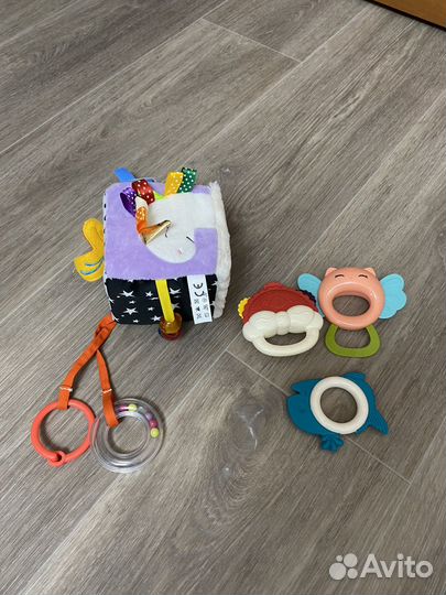 Погремушки, прорезыватели. кубик развивашка