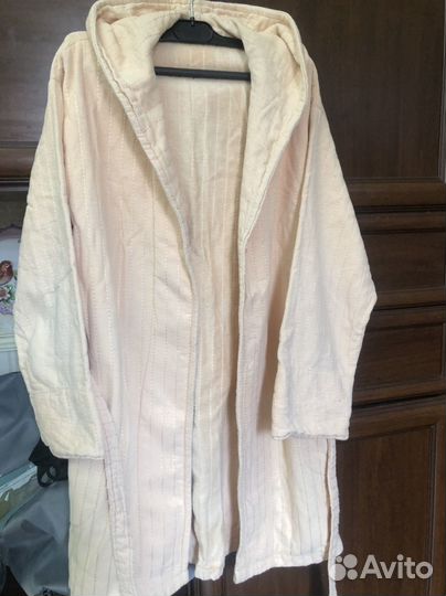 Халат с капюшоном махровый