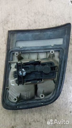 Задний фонарь багажника 2шт Opel Omega B седан