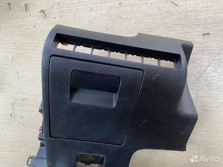 Накладка торпеды под кнопки Toyota Camry 75