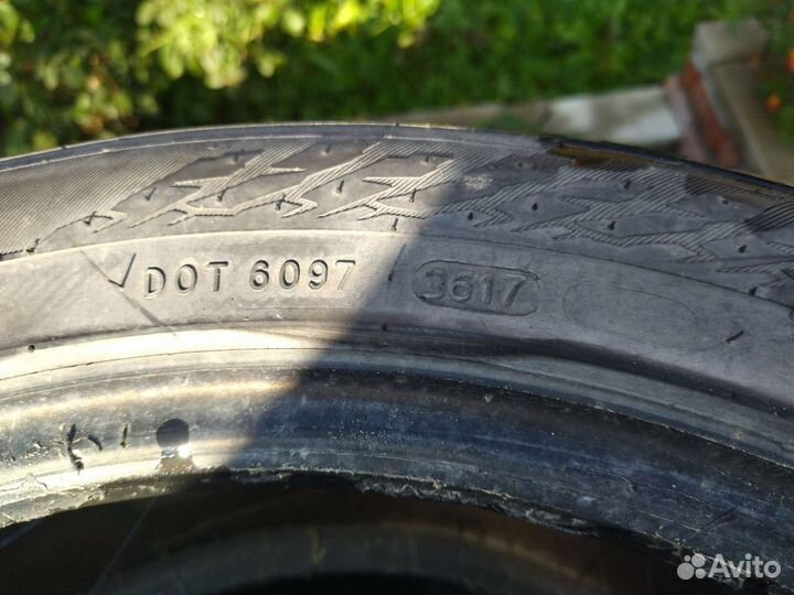 Nokian Tyres Hakkapeliitta 9 235/45 R18 98T