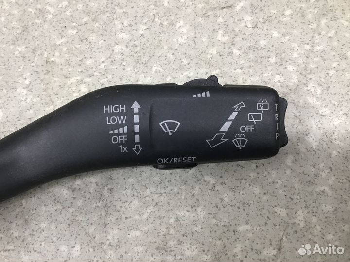 Переключатель стеклоочистителей Skoda Octavia (A5