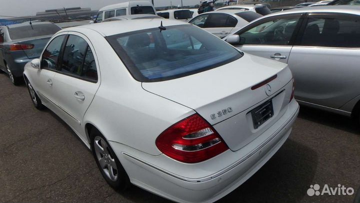 Двери белые Мерседес Е211 из Японии