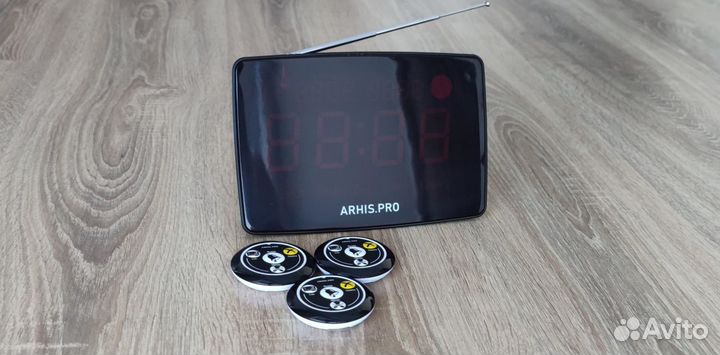 Кнопка вызова официанта и сигнальное табло вызова