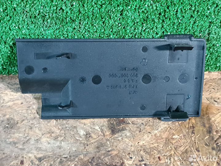 Крышка блока предохранителей Audi A3 8P 1