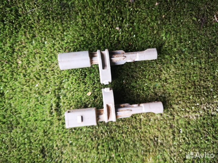 Задний датчик ABS на VW Passat B8 2015-2019