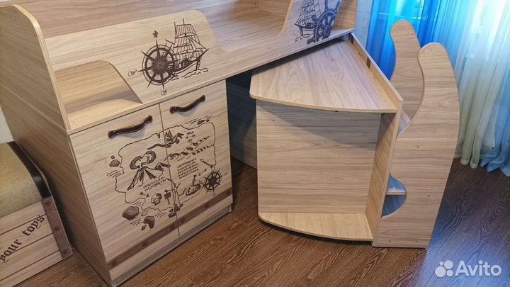 Кровать-чердак со столом (матрас прилагается)