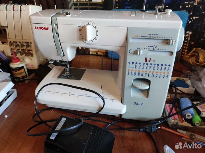 Швейная машина Janome