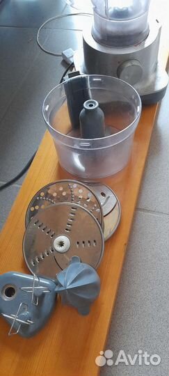 Комбайн кухонный рабочем состоянии braun 750Вт