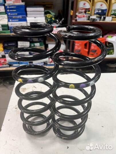 Пружина задней подвески VW Passat B7