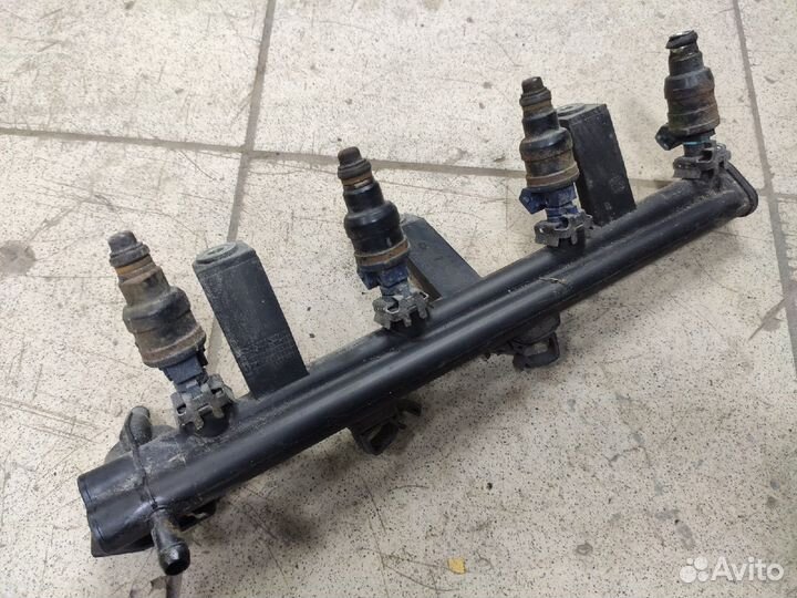 Топливная рампа Peugeot 406