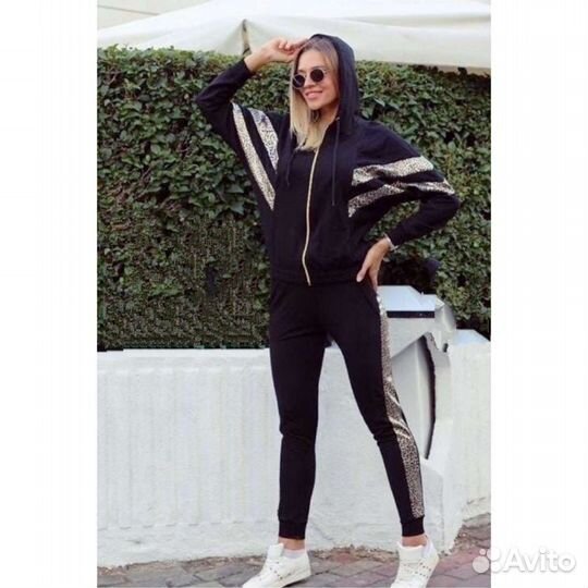 Костюм спортивный