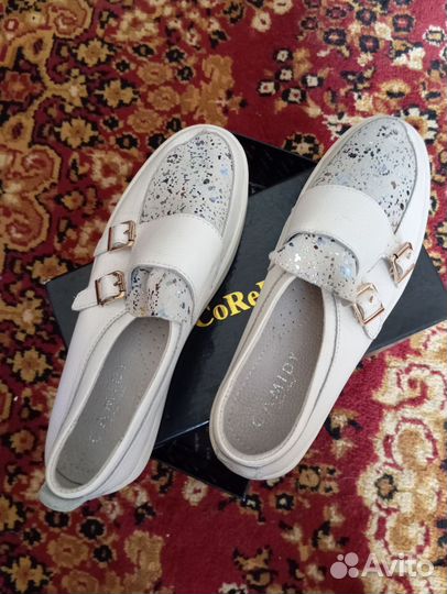 Кроссовки кожаные женские на 39-40 размер