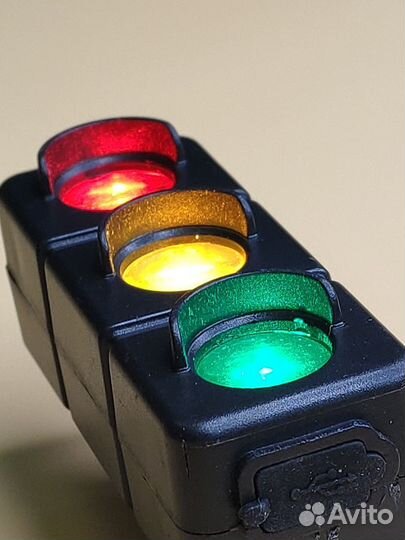 Велосипедный фонарь в виде светофора