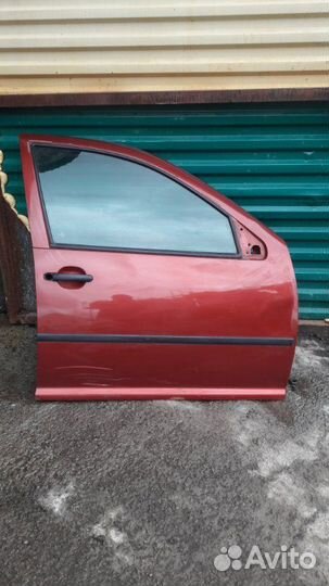 Дверь передняя правая Volkswagen Bora AKL 1999