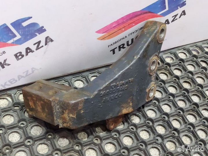 Кронштейн двигателя передний левый Iveco Stralis