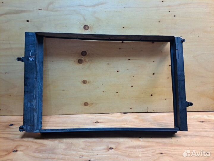 Рамка радиатора volvo S60