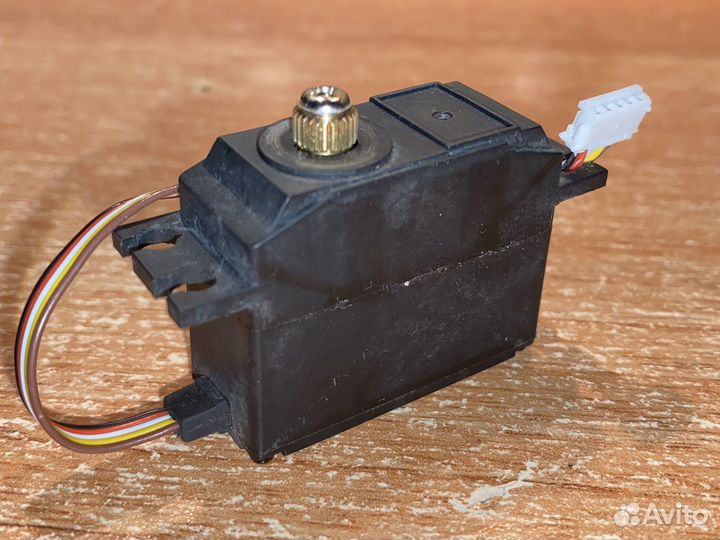 Сервопривод с металлический Remo Hobby 1/16