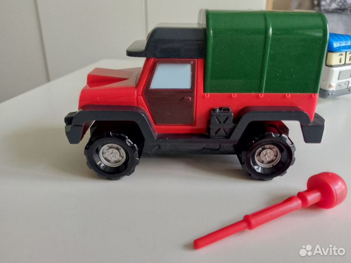 Робокар поли, Почер Робот. Бронь