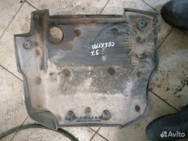 Накладка декоративная на двигатель Kia Spectra SD