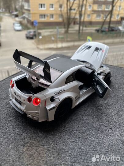 Модель авто Nissan GT-R R35