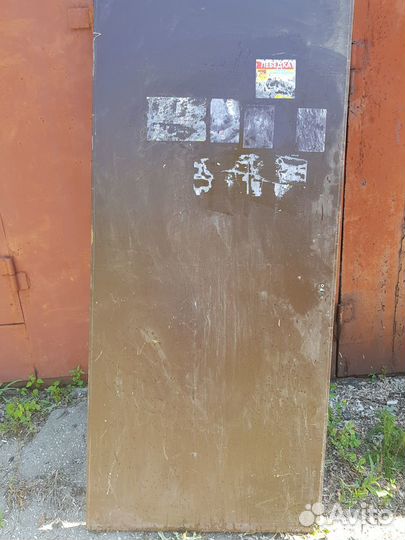 Металлическая дверь