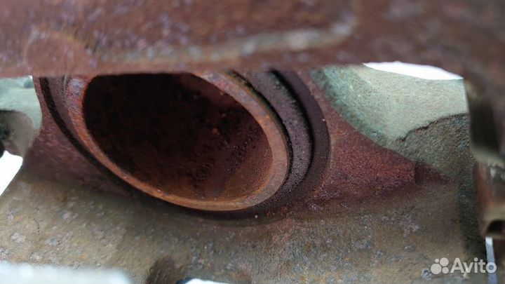 Суппорт тормозной передний Mitsubishi Lancer X (20