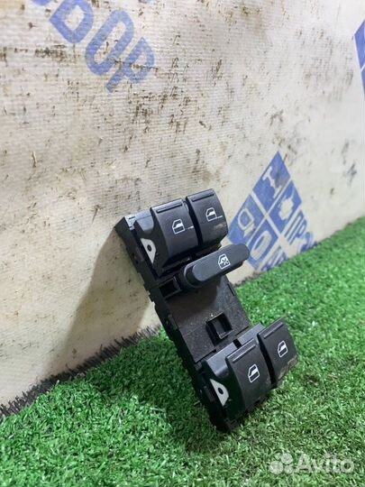 Блок управления стеклоподъемниками передний левый