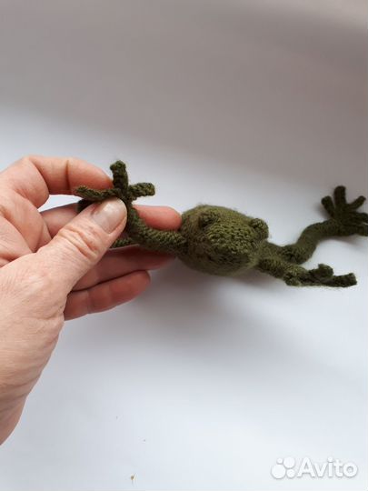 Вязаная лягушка