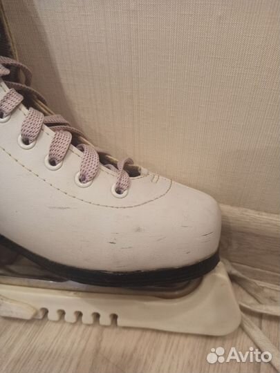 Коньки фигурные женские, 36 размер