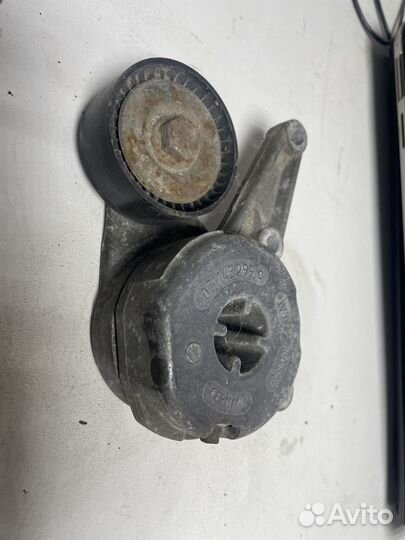 Натяжитель ролика VAG volkswagen passat