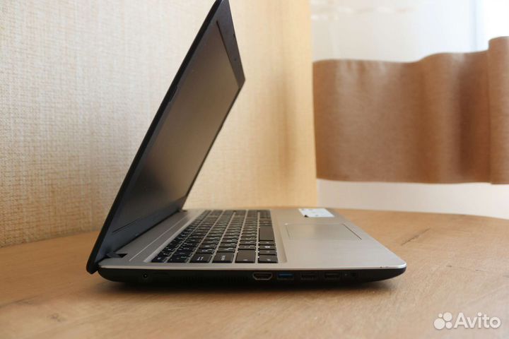 Ноутбук asus 4 ядра,4gb,gt110mx,ssd 250,game