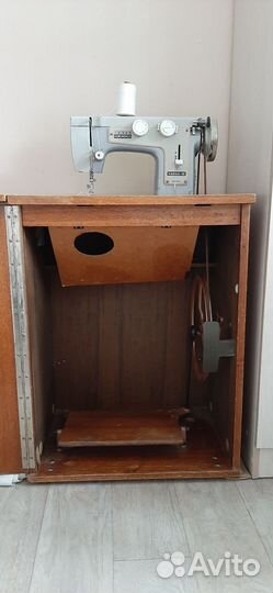 Швейная машина Чайка 3