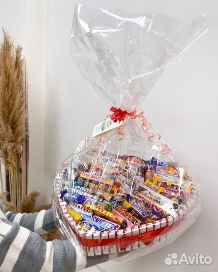 Подарок девушке Сердце из киндеров