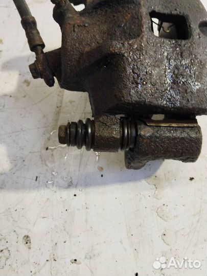 Суппорт тормозной передний левый Mazda 626 GD 1989