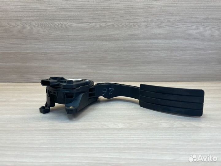 Педаль газа Renault Logan