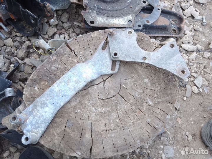 Кронштейн гура Audi 80 b3