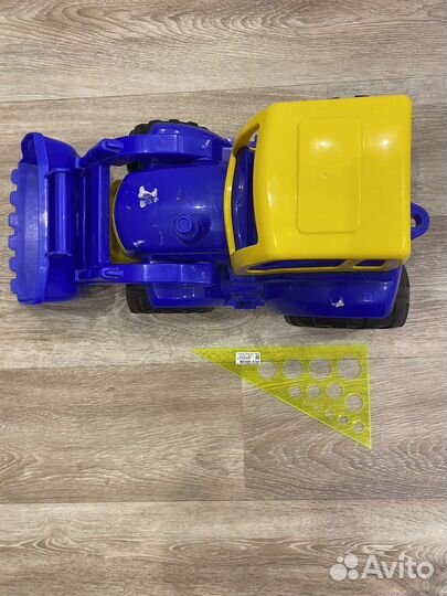 Детские игрушки трактор