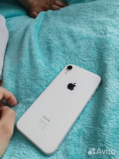 Телефон iPhone XR