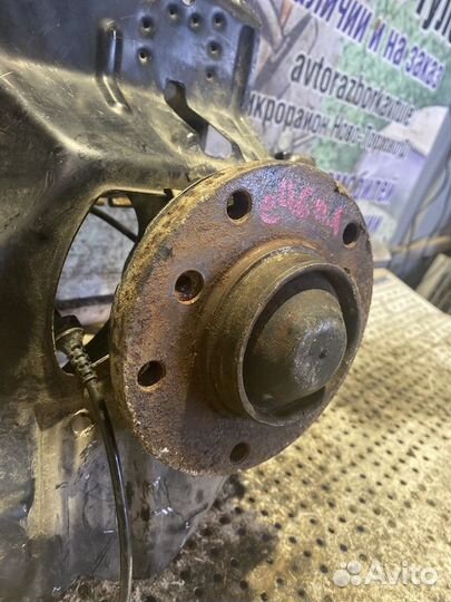 Кулак поворотный передний левый BMW 3 серия