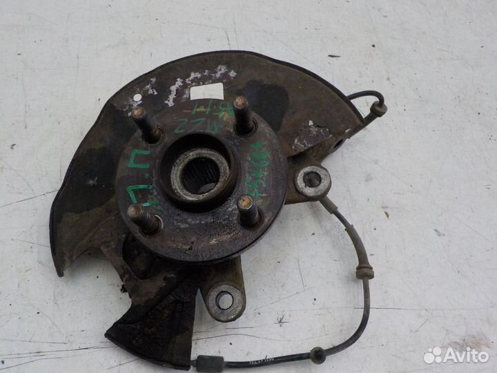 Кулак передний правый на Mazda 2 D65133021A