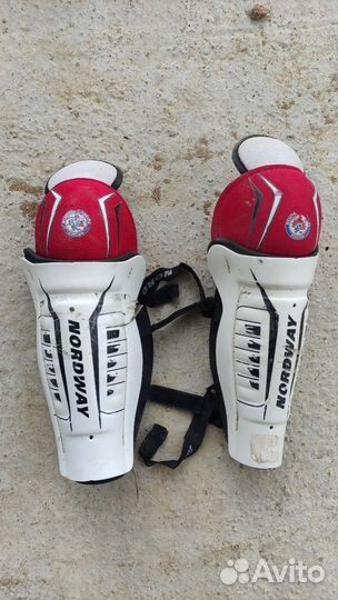 Хоккейная форма, наколенники