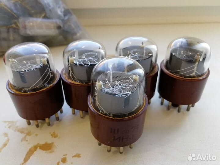 Лампы ин-1(5 штук) и ин-4(4 штуки)