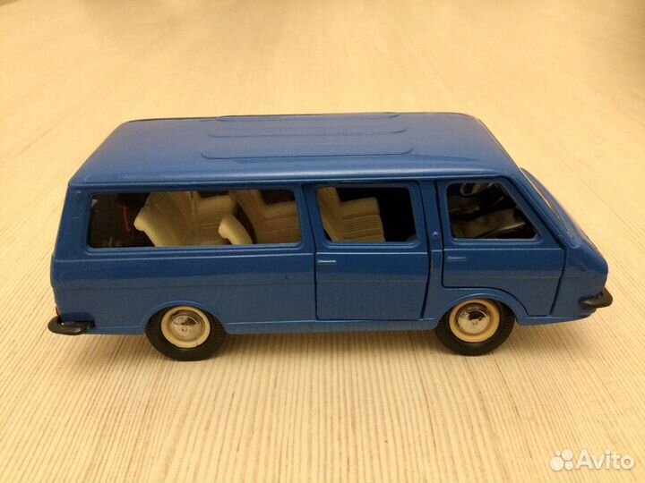 Модель СССР. раф-2203 А18