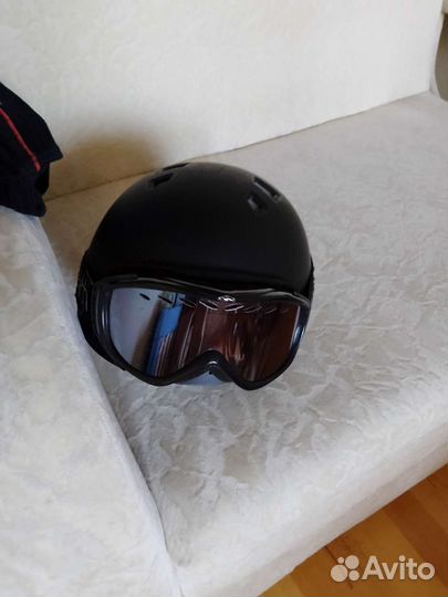 Горнолыжный шлем